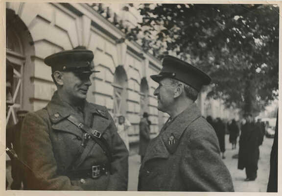 Фотографии Лидина В.Г. на службе. 5 шт.